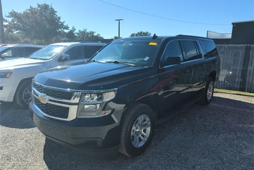 2019 Chevrolet Suburban LT photo 1