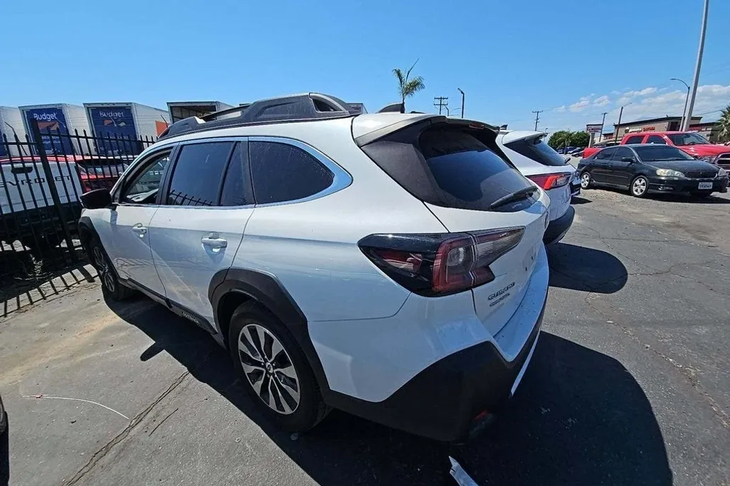 2023 Subaru Outback Limited photo 1