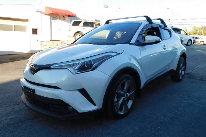 2018 Toyota C-HR XLE Premium photo 1