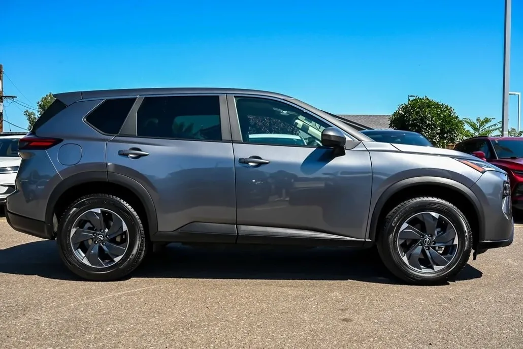 2024 Nissan Rogue SV photo 1