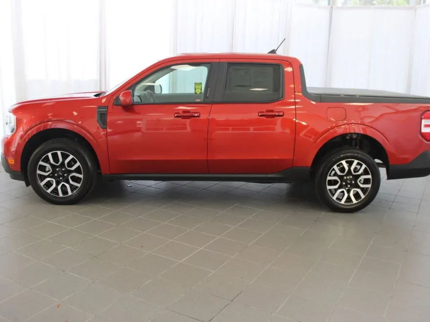 2022 Ford Maverick Lariat photo 1