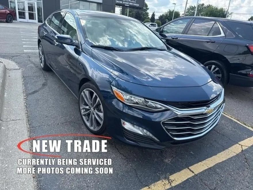 2022 Chevrolet Malibu Premier photo 1