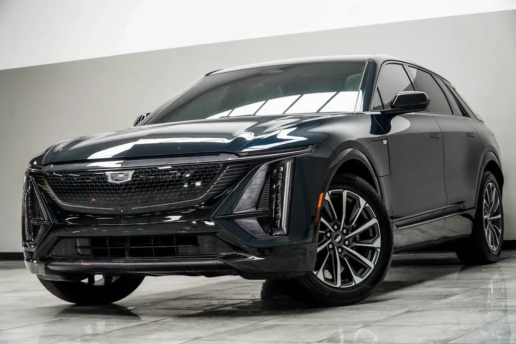2024 Cadillac Lyriq Sport photo 1