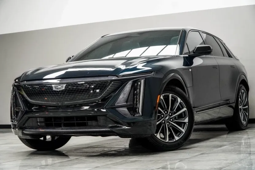 2024 Cadillac Lyriq Sport photo 1