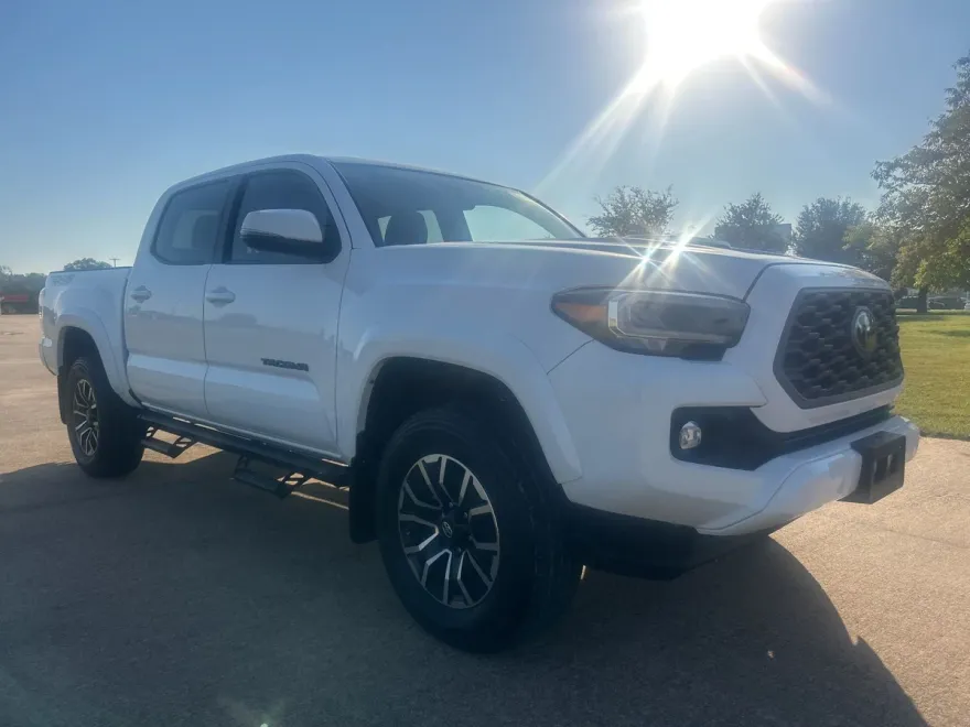 2023 Toyota Tacoma TRD Sport V6 photo 1