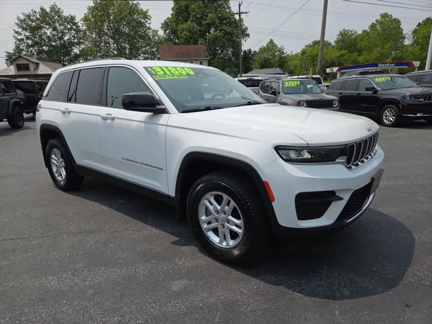 2022 Jeep Grand Cherokee Laredo photo 1