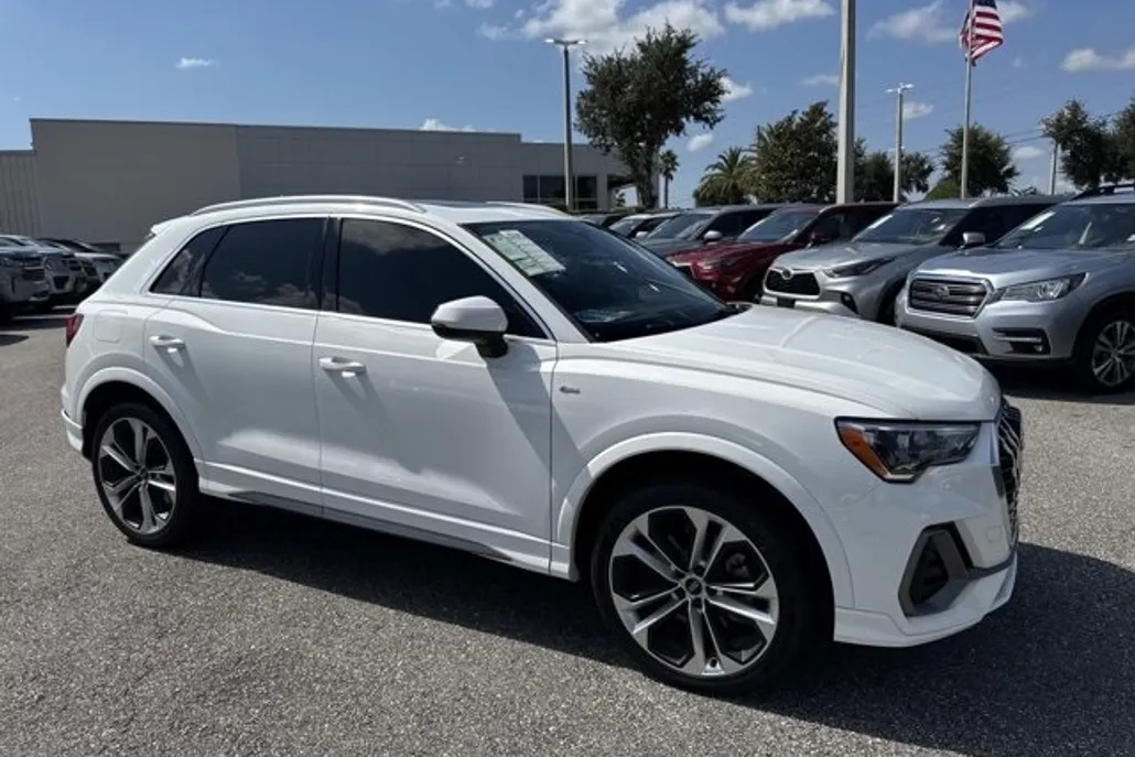 2021 Audi Q3 S line Premium photo 1