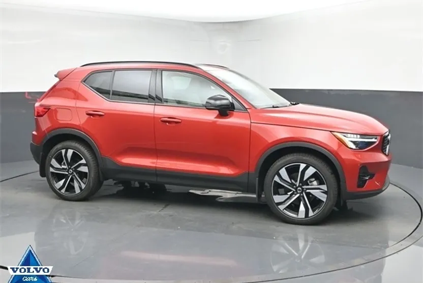 2023 Volvo XC40 Plus photo 1