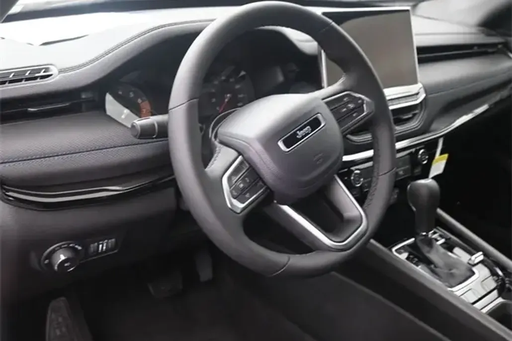 2026 Jeep Compass Latitude photo 1