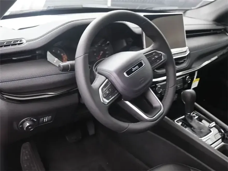 2026 Jeep Compass Latitude photo 1