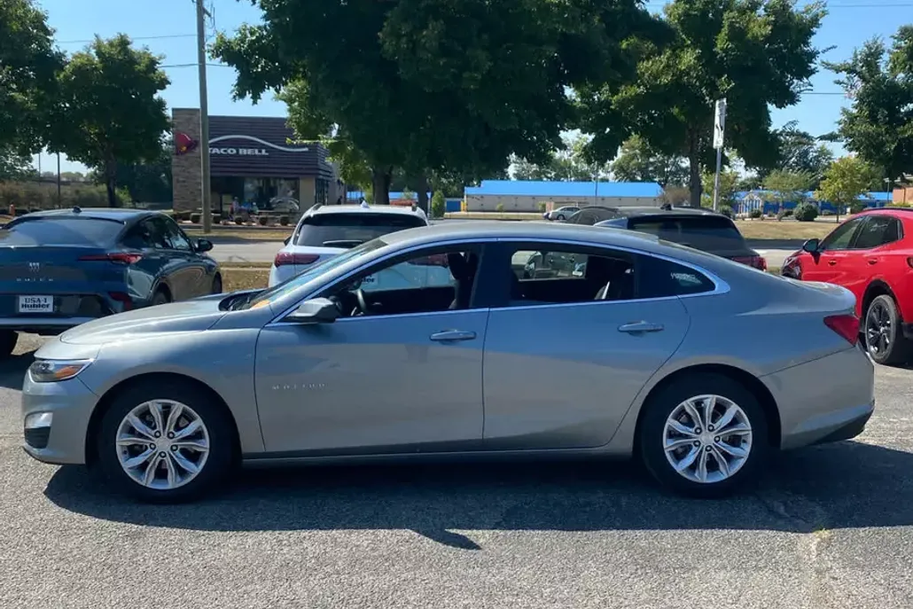 2024 Chevrolet Malibu 1LT photo 1