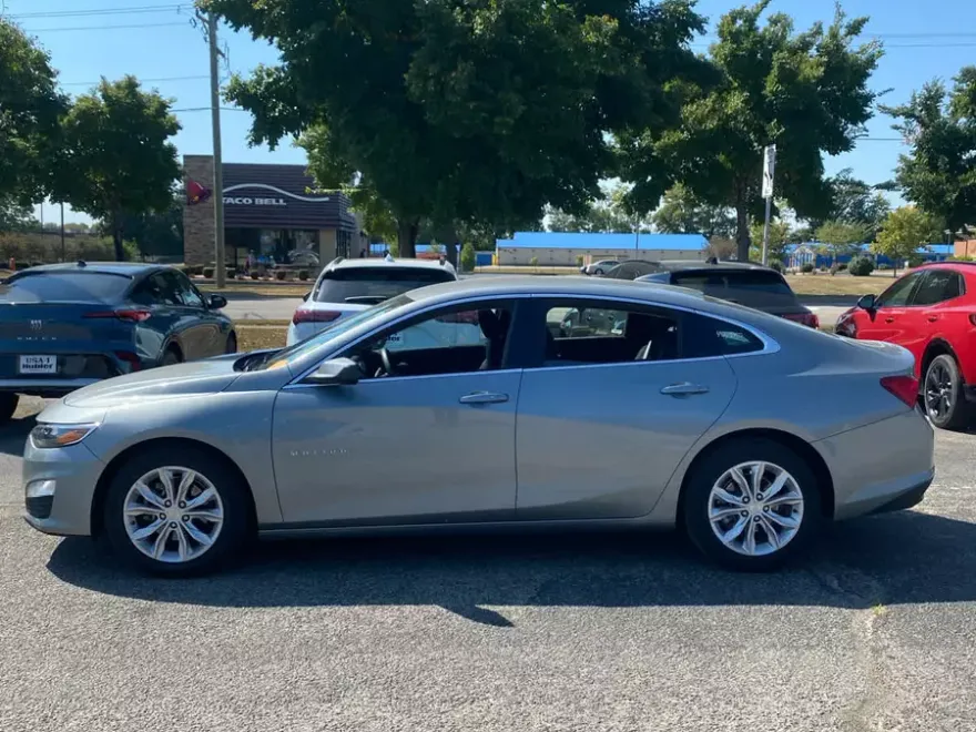 2024 Chevrolet Malibu 1LT photo 1