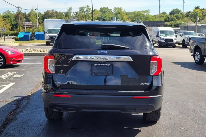 2022 Ford Explorer XLT photo 1