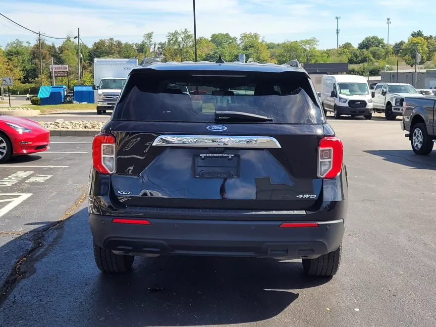 2022 Ford Explorer XLT photo 1