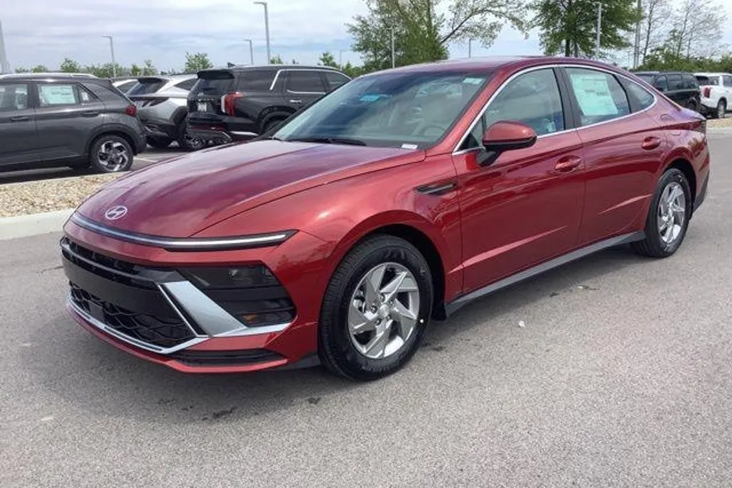 2025 Hyundai Sonata SE photo 1