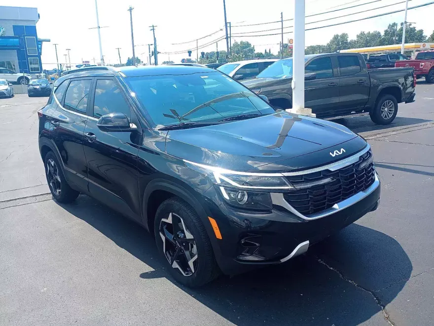 2024 Kia Seltos EX photo 1