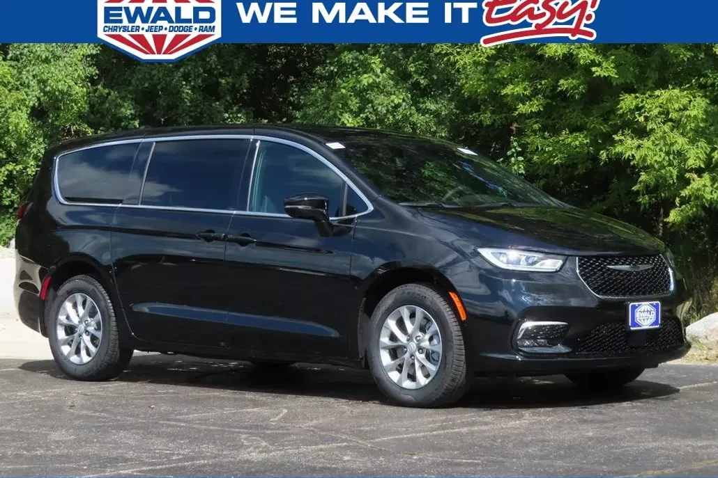 2026 Chrysler Pacifica photo 1
