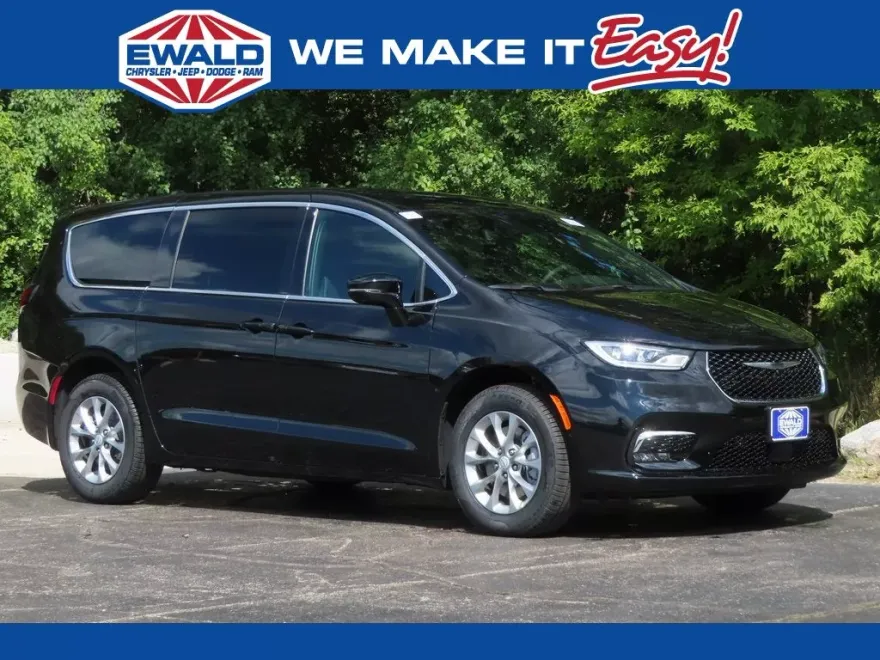 2026 Chrysler Pacifica photo 1
