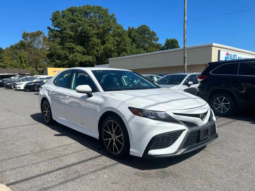 2021 Toyota Camry SE photo 1