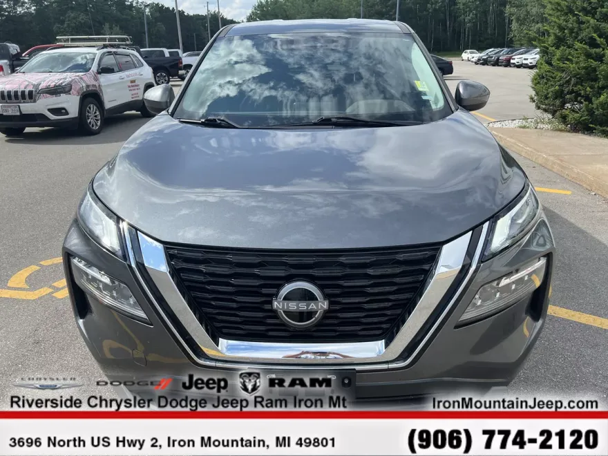 2023 Nissan Rogue SV photo 1