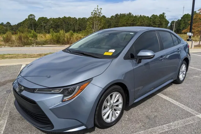 2024 Toyota Corolla LE photo 1