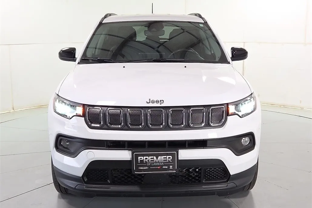 2022 Jeep Compass Latitude Lux photo 1