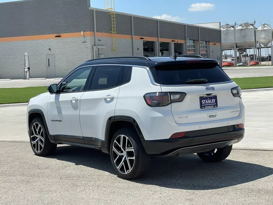 2024 Jeep Compass Limited photo 1