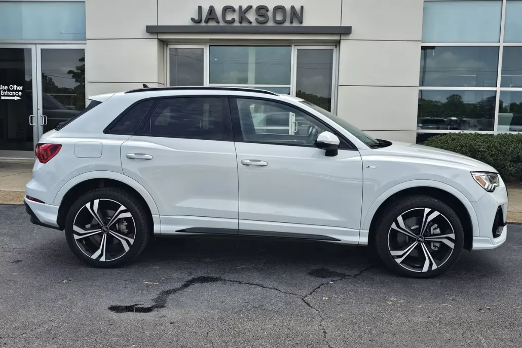 2024 Audi Q3 S line Premium Plus photo 1