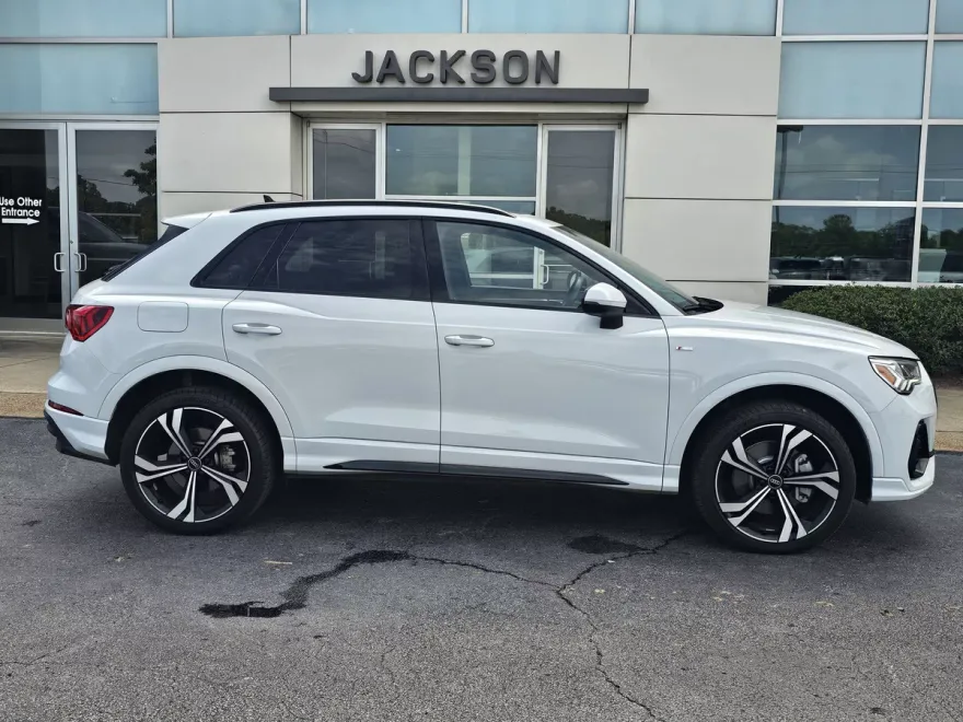 2024 Audi Q3 S line Premium Plus photo 1
