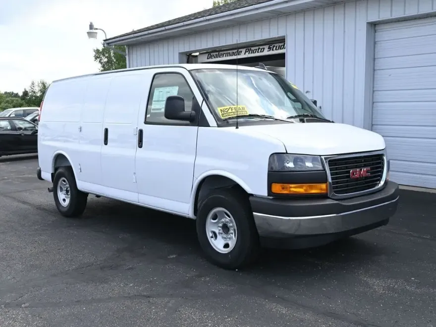 2025 Gmc Savana 2500 Cargo photo 1