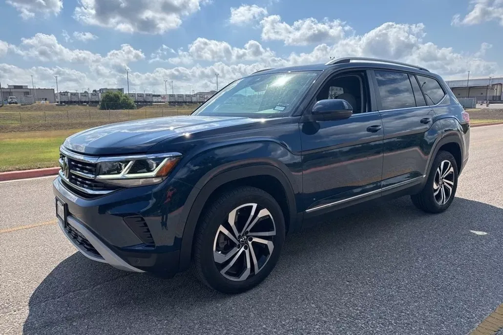 2023 Volkswagen Atlas SEL photo 1