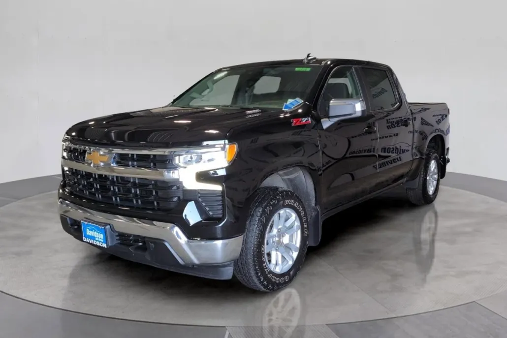 2023 Chevrolet Silverado 1500 LT photo 1