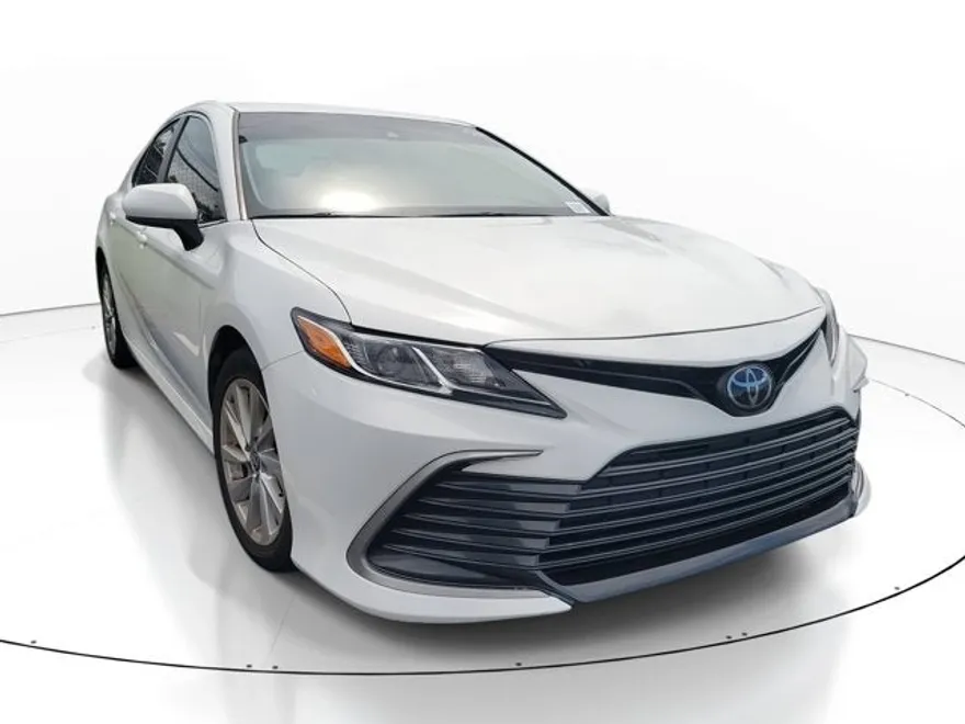 2023 Toyota Camry LE photo 1