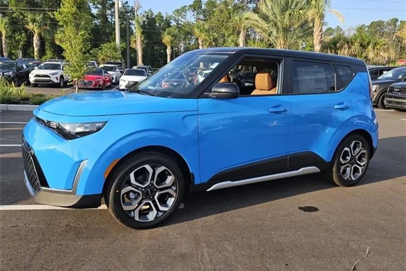 2025 Kia Soul EX photo 1