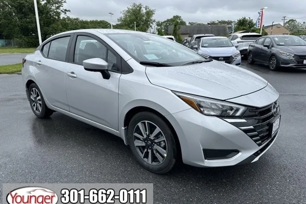 2025 Nissan Versa 1.6 SV photo 1