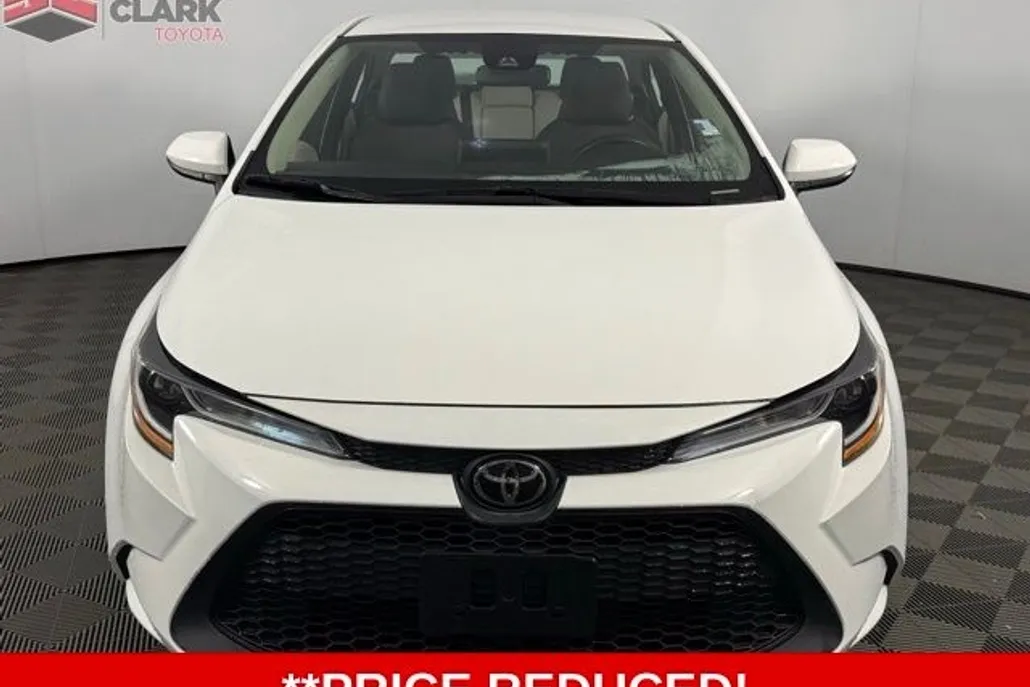 2021 Toyota Corolla LE photo 1