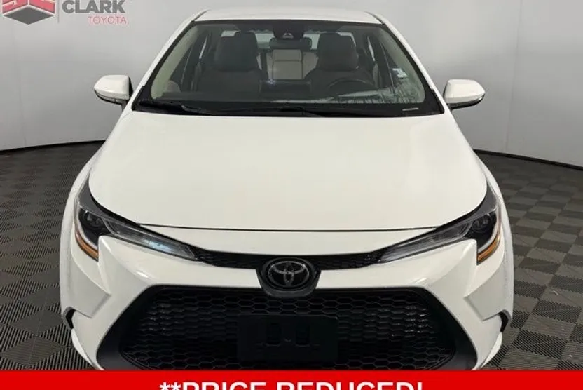 2021 Toyota Corolla LE photo 1