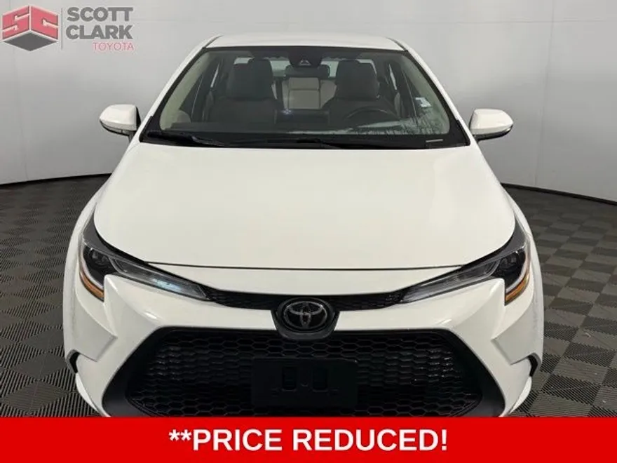 2021 Toyota Corolla LE photo 1