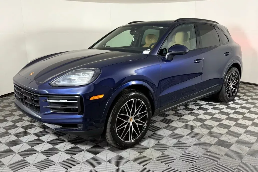 2025 Porsche Cayenne photo 1