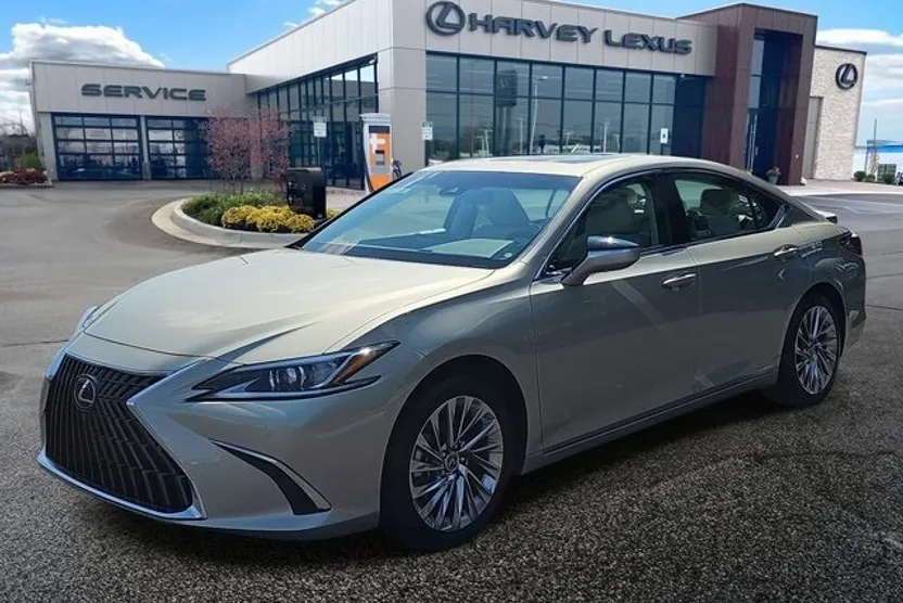 2022 Lexus ES 300h Luxury photo 1