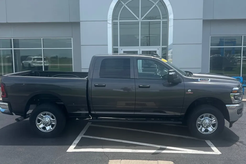 2025 Ram 2500 Tradesman photo 1