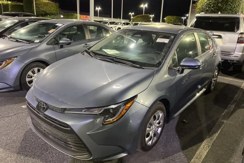 2025 Toyota Corolla LE photo 1
