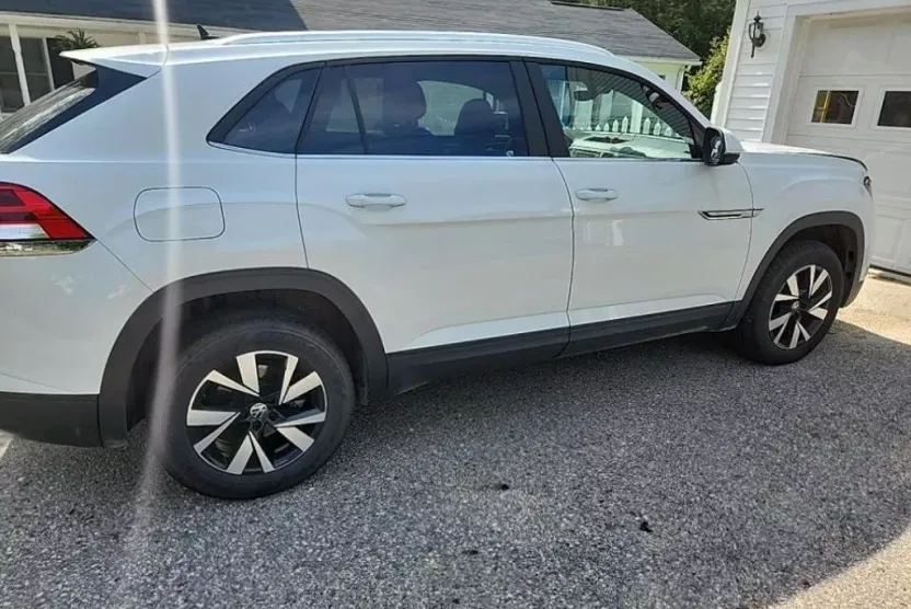 2023 Volkswagen Atlas Cross Sport SE photo 1