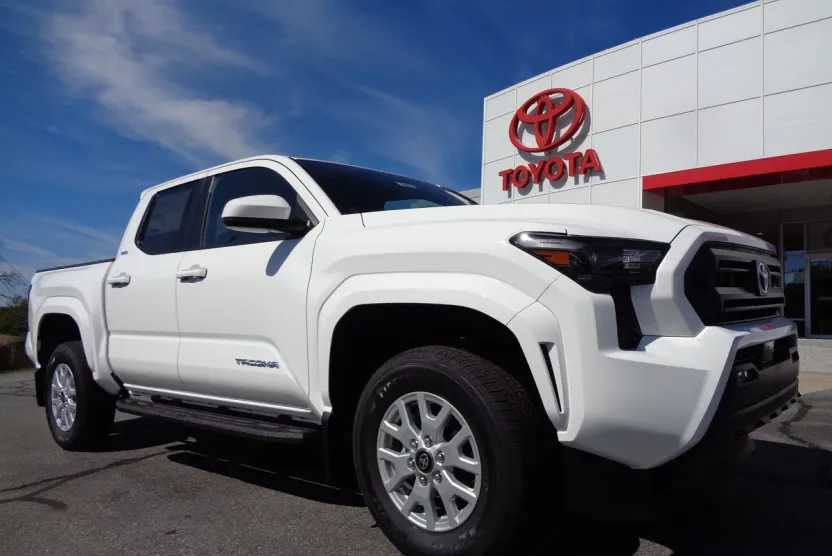 2025 Toyota Tacoma SR5 4x4 photo 1
