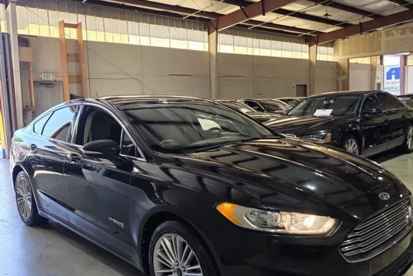 2013 Ford Fusion SE Hybrid photo 1