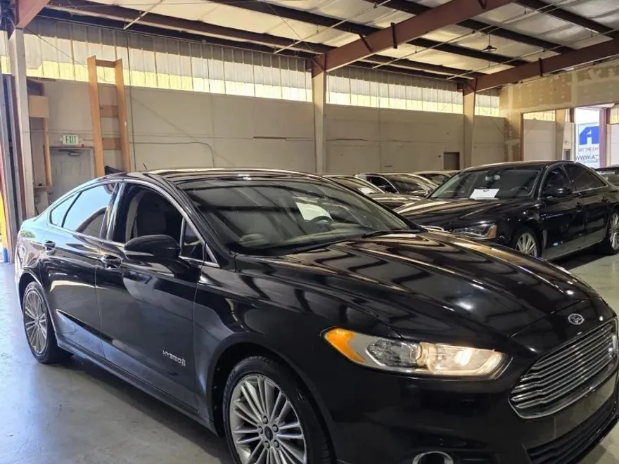 2013 Ford Fusion SE Hybrid photo 1