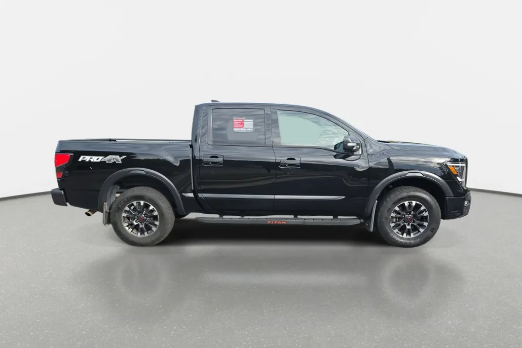 2023 Nissan Titan PRO-4X photo 1