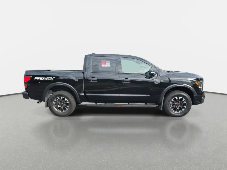 2023 Nissan Titan PRO-4X photo 1