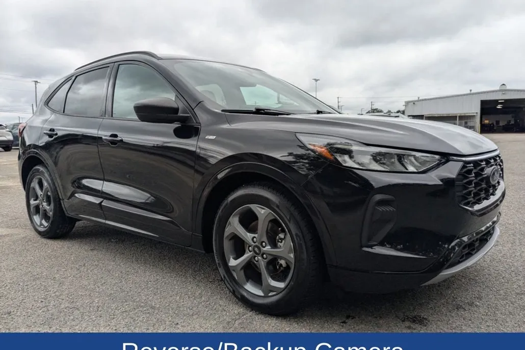 2023 Ford Escape ST-Line photo 1