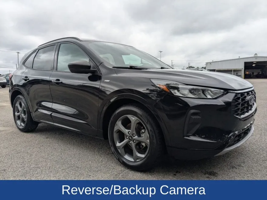 2023 Ford Escape ST-Line photo 1